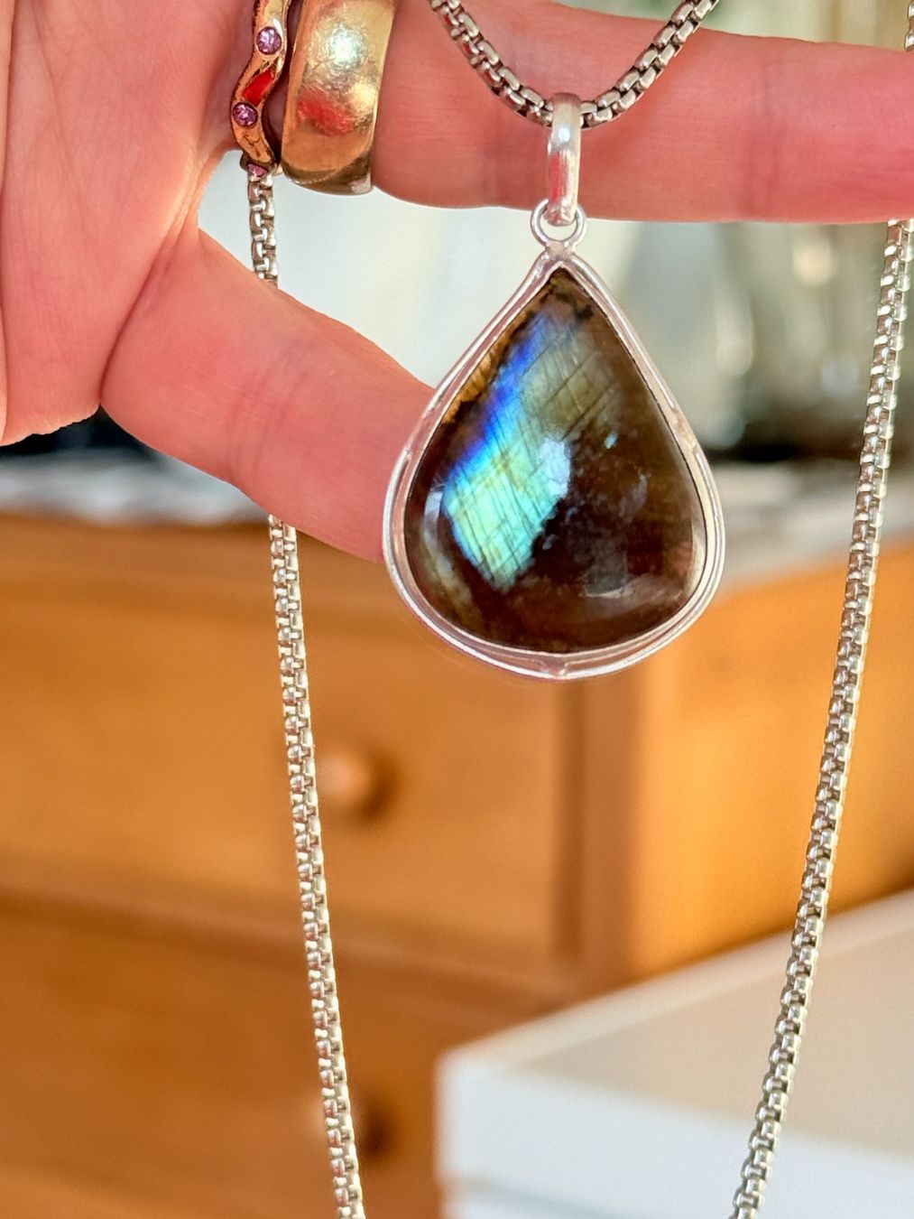 Catenine: Collier Labradorite naturelle – Nuovo e nell'imballaggio originale da Genève venduto da AGBERG