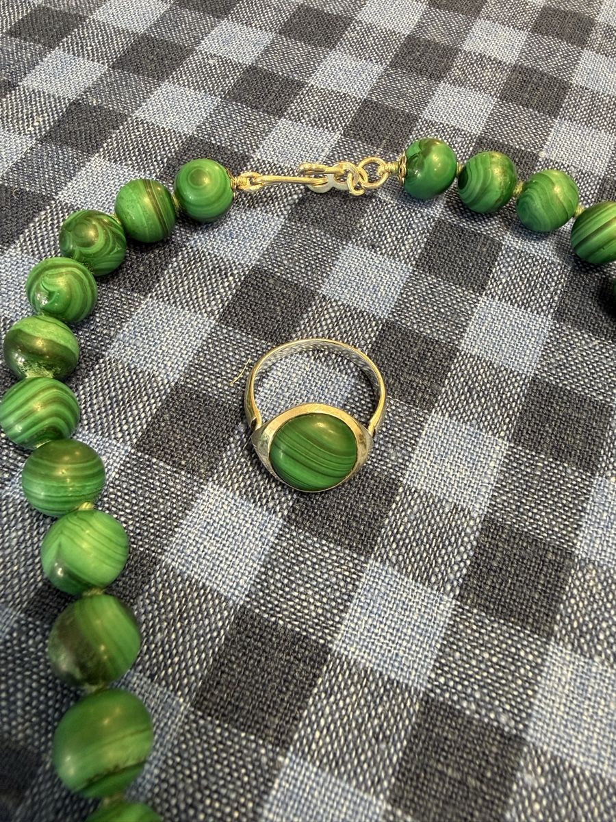 Colliers: Malachit Collier und Ring Set schöner Zustand – D'occasion à Zürich par bruktbutikk 1