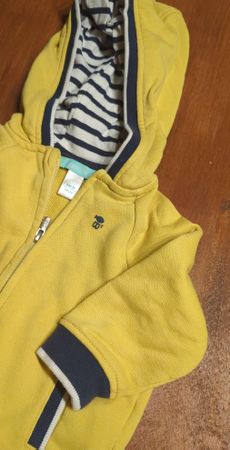 Süsser gelber Baby-Hoodie von OGBI Grösse 68cm