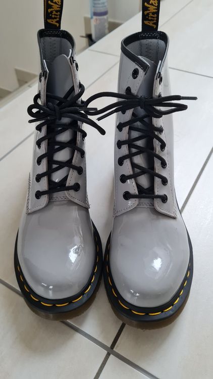 Doc martens 2024 gris vernis