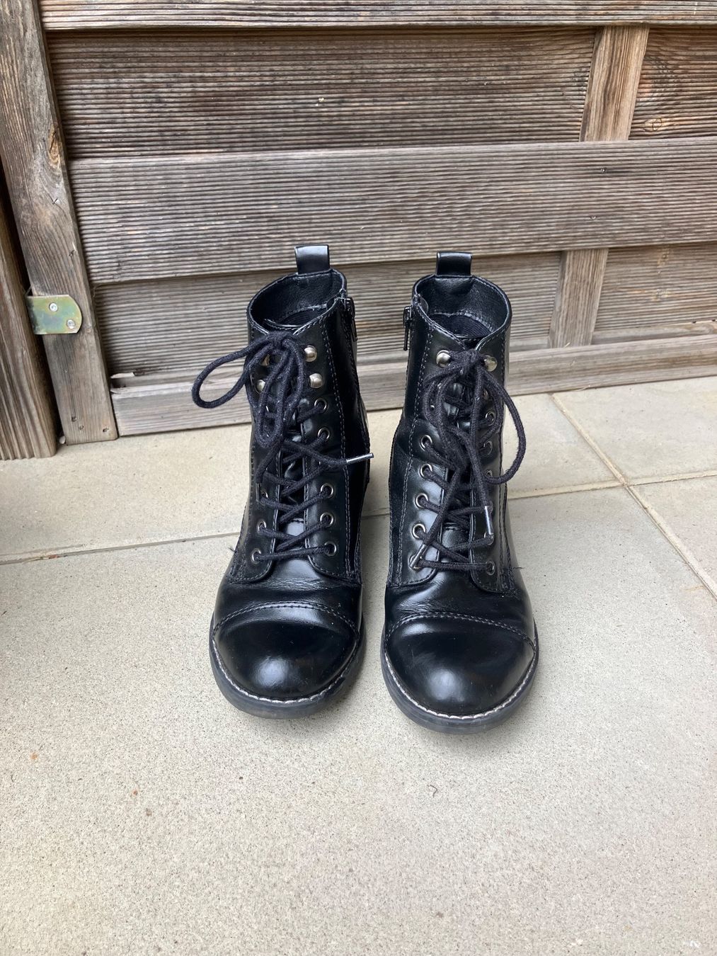 Scarpe da donna: Stivaletti neri con lacci taglia 38 usati – Usato da Mezzovico venduto da bai_td2m 1