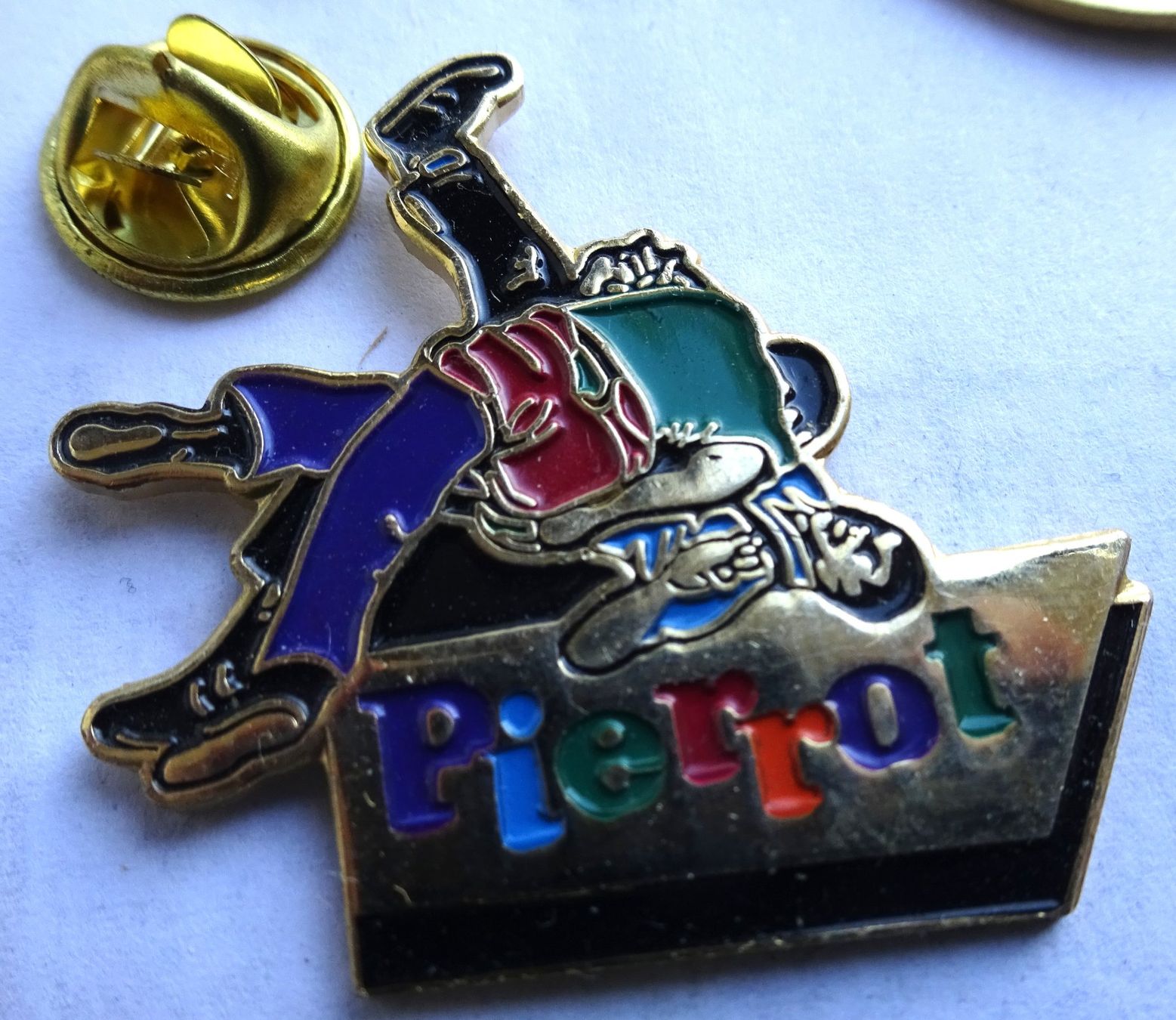 Placchette & Badge: Pin Schwinger PIEROT Milchverwerter – Usato da Utzenstorf venduto da BUtter81