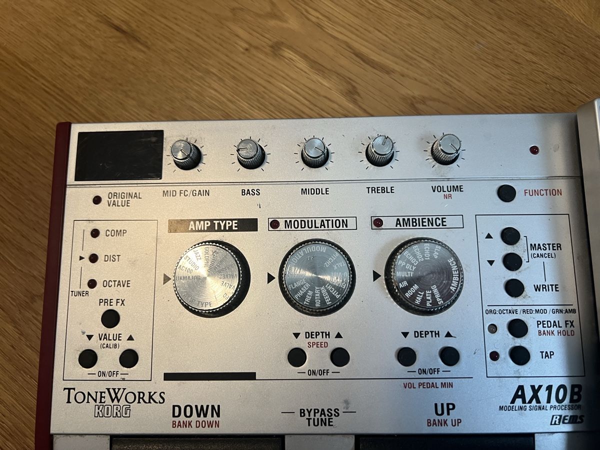 Korg Instruments de musique: Korg ToneWorks AX10B Modeling Signal Processor Effektpedal – D'occasion à Widnau par flohmi84 2