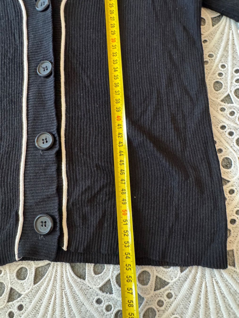 Jacken: Schwarze Strickjacke mit kurzen Ärmeln Gr S - M – Gebraucht aus Frenkendorf von Style365 6