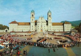 Einsiedeln, Feierliche Prozession auf dem Klosterplatz