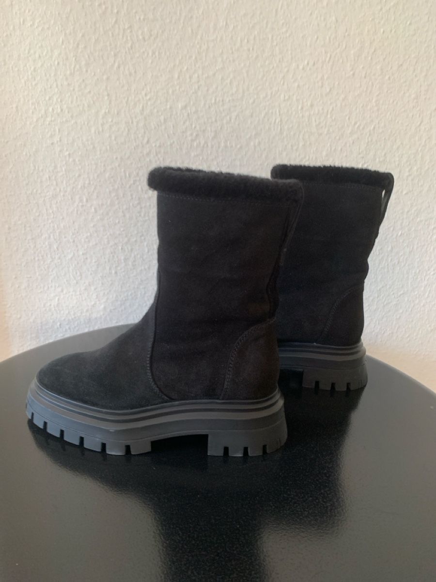 Stuart Weitzman Scarpe da donna: Stuart Weitzman: Exklusive Lammfell-Stiefel, 37, NP $700 – Nuovo (secondo la descrizione) da Luzern venduto da designluzern 5