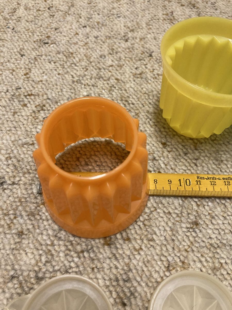 Tupperware Teglie da forno: Tupperware Pudding-Dessert-Förmli, 4 Stück, mit BodenDeckel! – Usato da Adlikon b.Regensdf venduto da Abraxas09 3