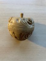 Boîte ronde en bois sculptée