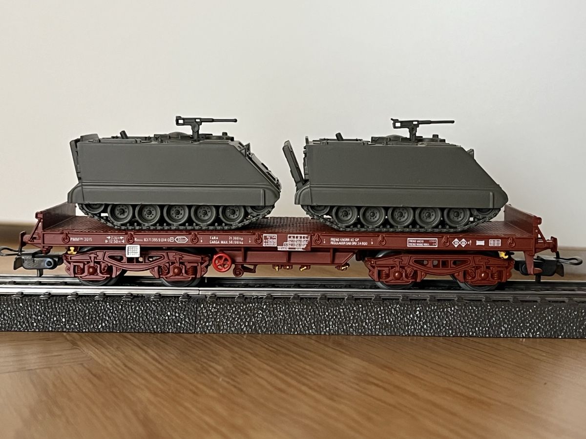 Modellini di ferrovie: Flachwagen mit Schützenpanzer Electrotren – Usato da Basel venduto da Re620_11627 1