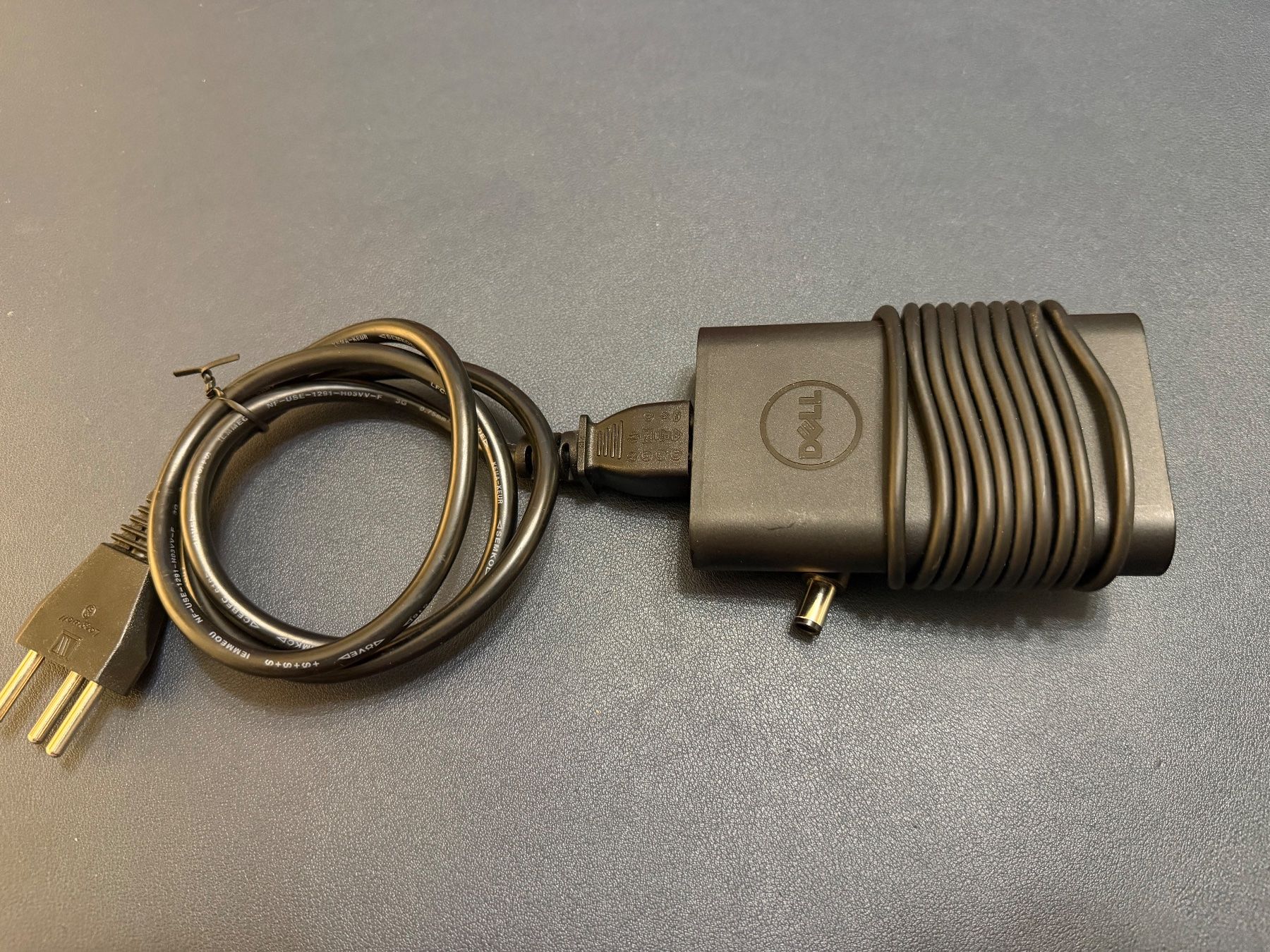 Dell Unità & Adattatore: Dell Adaptateur secteur 65W – Nuovo (secondo la descrizione) da Lausanne venduto da oenix 2