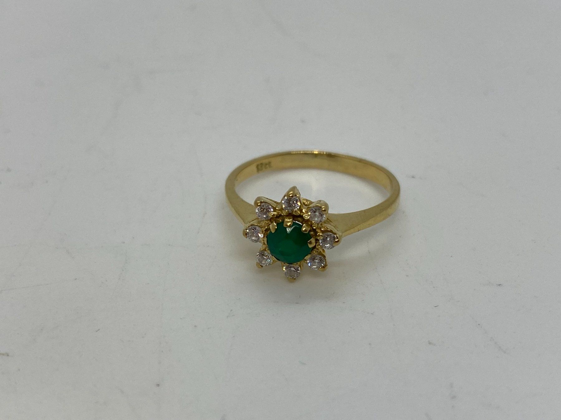 Ringe: GOLD Ring mit grünem Stein 18K / 750 Gr. 50 /// E611  – Gebraucht aus Bern von  1