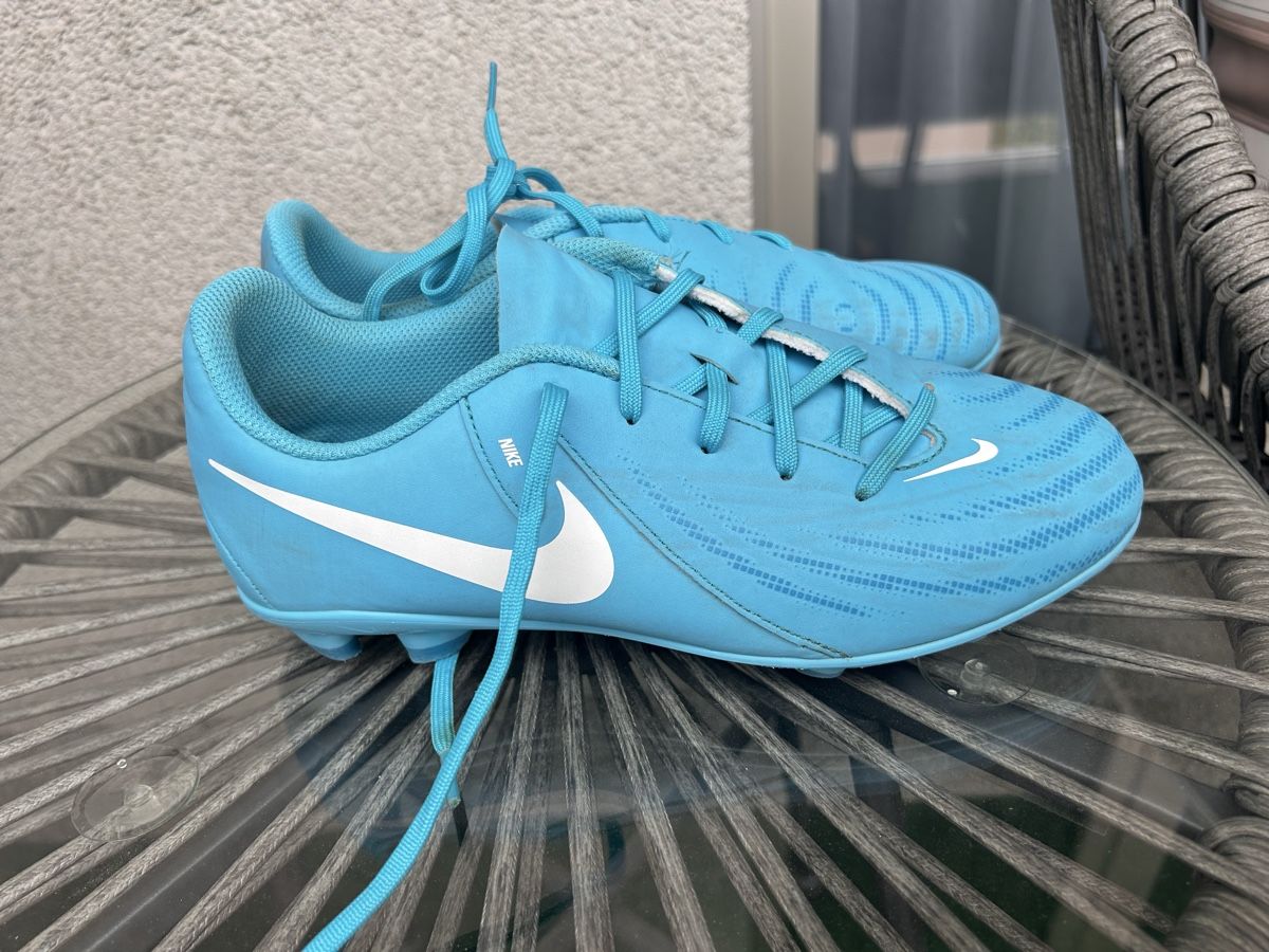 Nike Schuhe für Jungen: Chaussures de football Nike – Gebraucht aus Sierre von art_wqf9 3