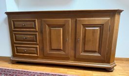 Hochwertiges Massivholz-Sideboard im Landhausstil