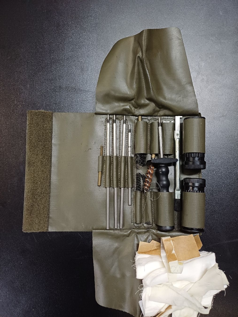 Schweizer Armee Tutti gli attrezzi: Schweizer Militär Gewehrputzzeug – Usato da Wangenried venduto da Recycler94