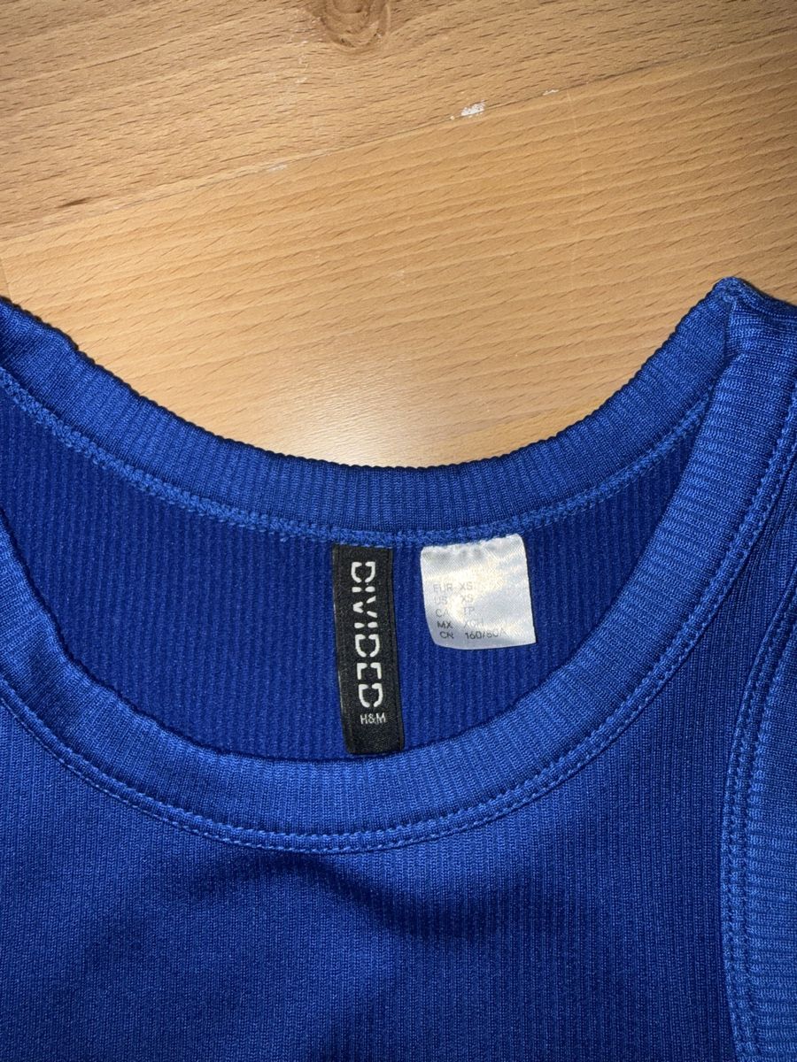 H&M Top: Top Bleu H&M – Nuovo (secondo la descrizione) da Fontainemelon venduto da erin.blm 2