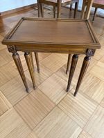 Petites tables emboîtables style Louis XI