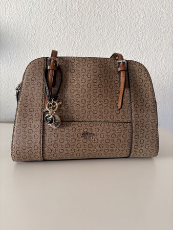 Guess Handtasche braun Monogramm Top Zustand
