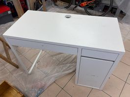 Bureau enfant blanc Ikea .