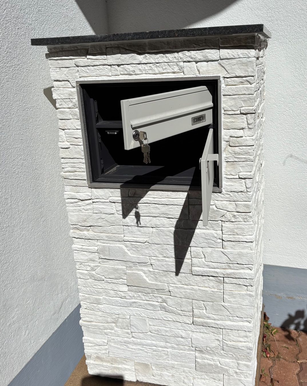 Altro per la casa: Briefkasten mit Steinsockel Neu – Nuovo (secondo la descrizione) da Innertkirchen venduto da Sonne1112