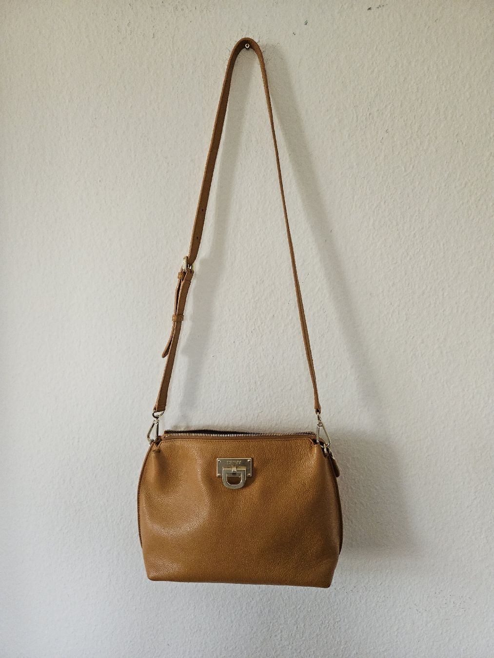 DKNY Taschen für Damen: DKNY Handtasche, cognac-farbig, Leder – Gebraucht aus Urdorf von Colina