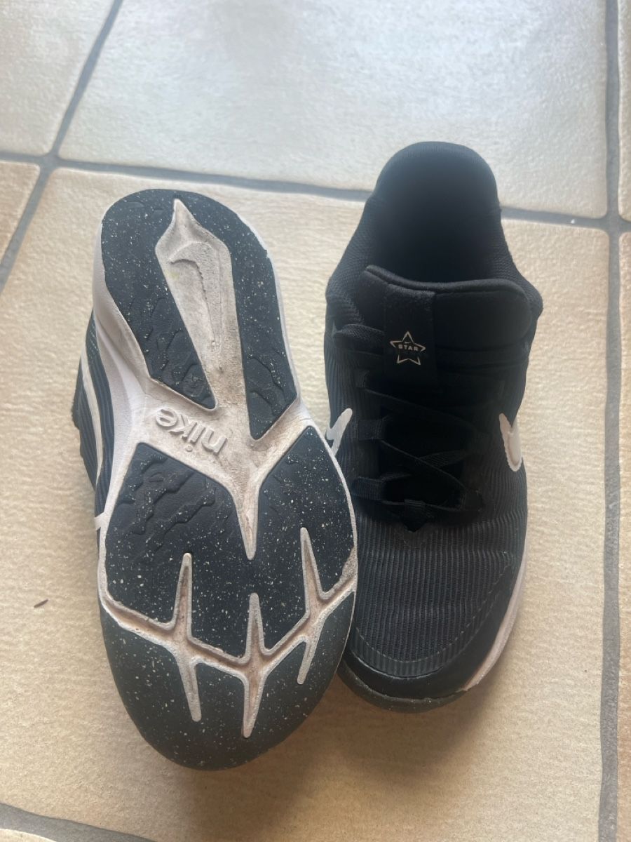 Nike Scarpe per ragazzi: Nike Kicks black white used size 34 – Usato da Bachenbülach venduto da Dana_Ondrasik 3