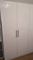 Schöner Pax Kleiderschrank mit Beleuchtung
