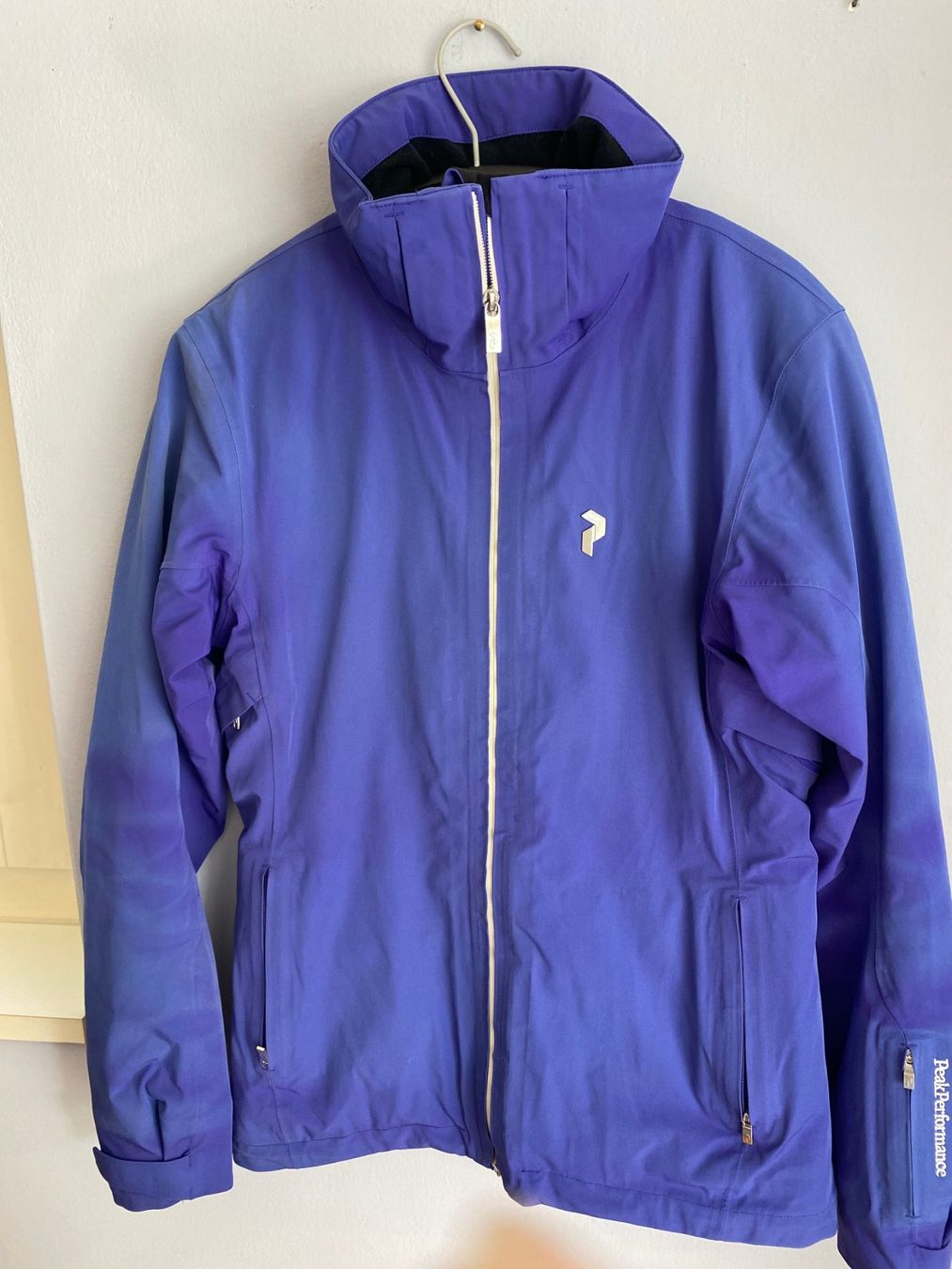 Peak Performance Jacken: Peak Performance Winterjacke – Gebraucht aus Luzern von Turmliebe