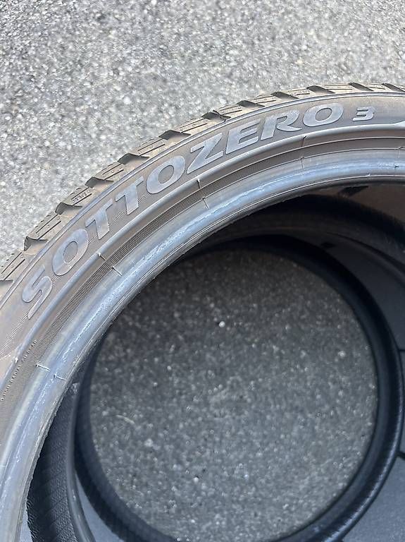 Pneumatici & Ruote complete: 2 x 235/35/20 Pirelli Winterreifen  – Usato da Frasnacht venduto da nobloff 4