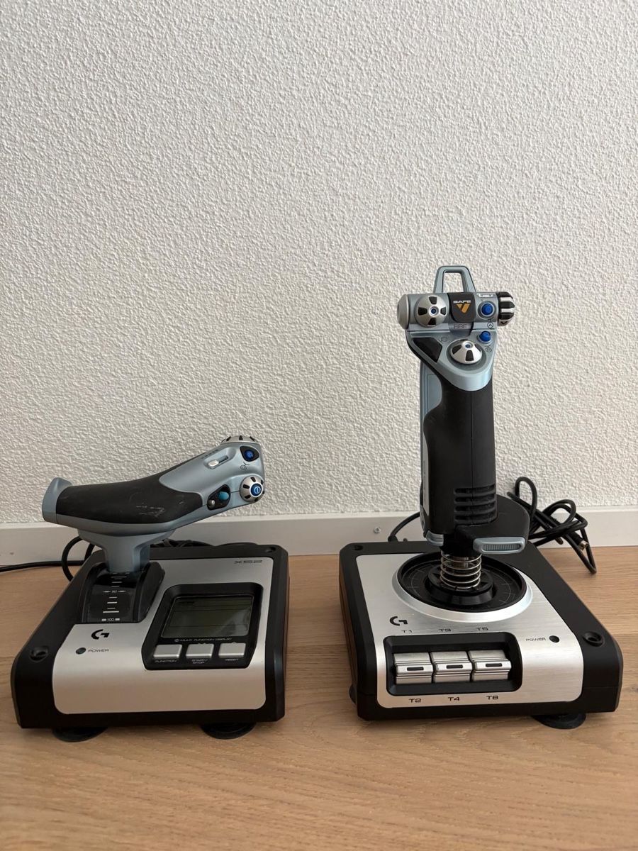 Manettes: Logitech Joystick – D'occasion à Brunnen par eli_8ykg