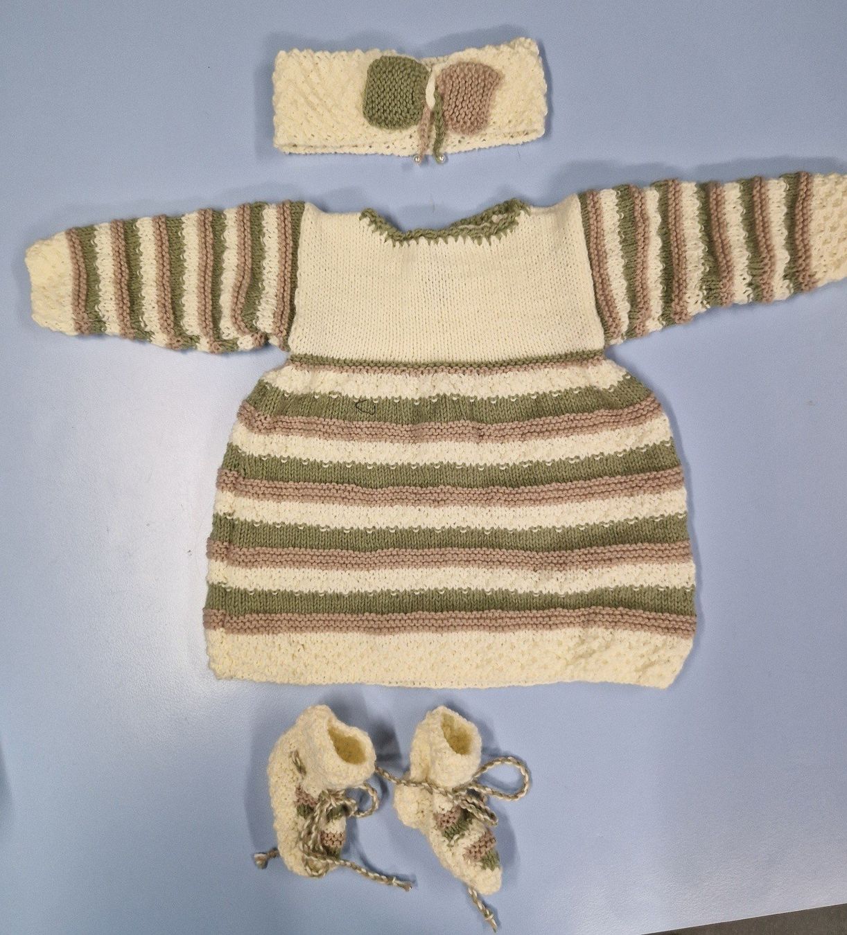 Vestiti & Gonne: Ensemble robe tricoté main 6-12 mois UNIQUE – Nuovo e nell'imballaggio originale da St-Imier venduto da goodber 5