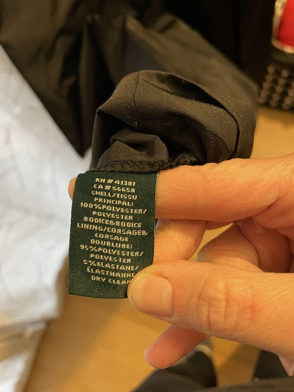 Ralph Lauren Vestiti: Vestito nero di Ralph Lauren – Nuovo (secondo la descrizione) da Meilen venduto da val_tsv8 7