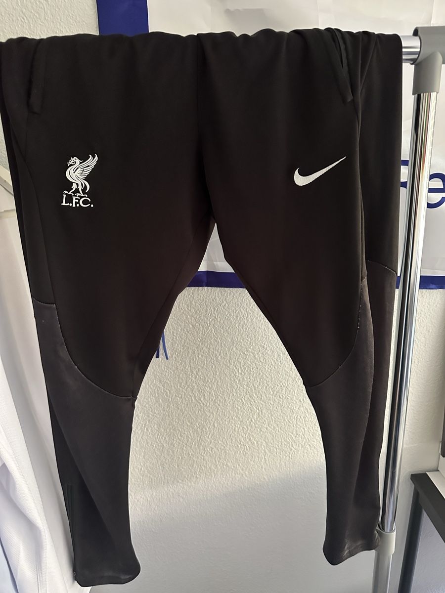 Nike Completi: Liverpool Trainingsanzug Grösse L  – Usato da Kehrsatz venduto da shabirrezai27 4