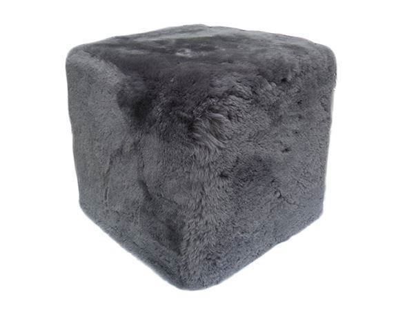Sgabelli: Lammfell Hocker Grey – Nuovo e nell'imballaggio originale da Arbedo venduto da patagonialeatherrugs