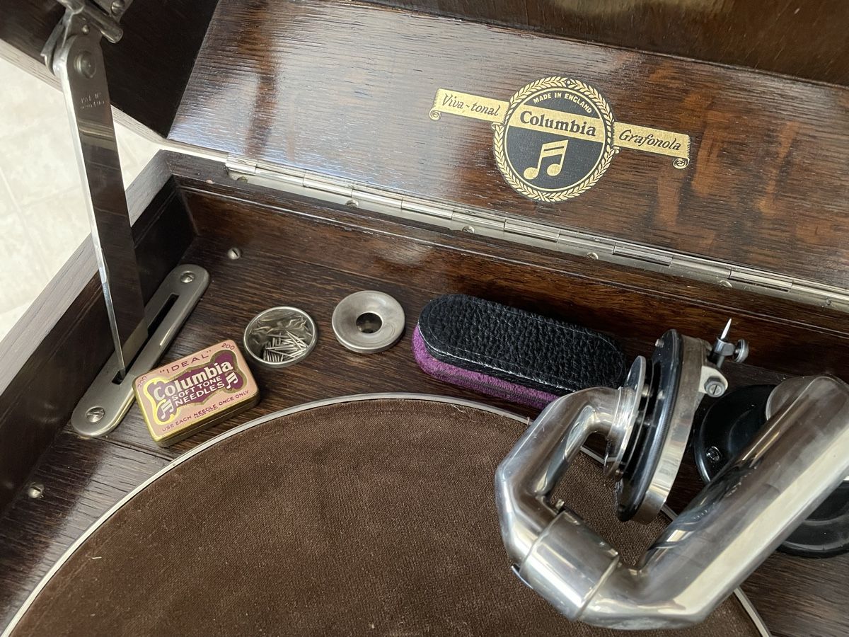 Columbia Tourne-disques: Grammophon mit Schallplatten – D'occasion à Schaffhausen par wunderpraechtig 2