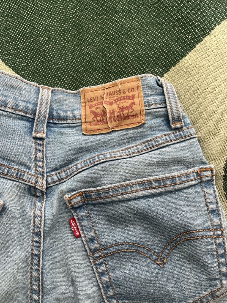 Levi's Jeans: Levi's Mom Jeans, Grösse 23, Hellblau – Usato da Andwil SG venduto da sas_m9tn 3