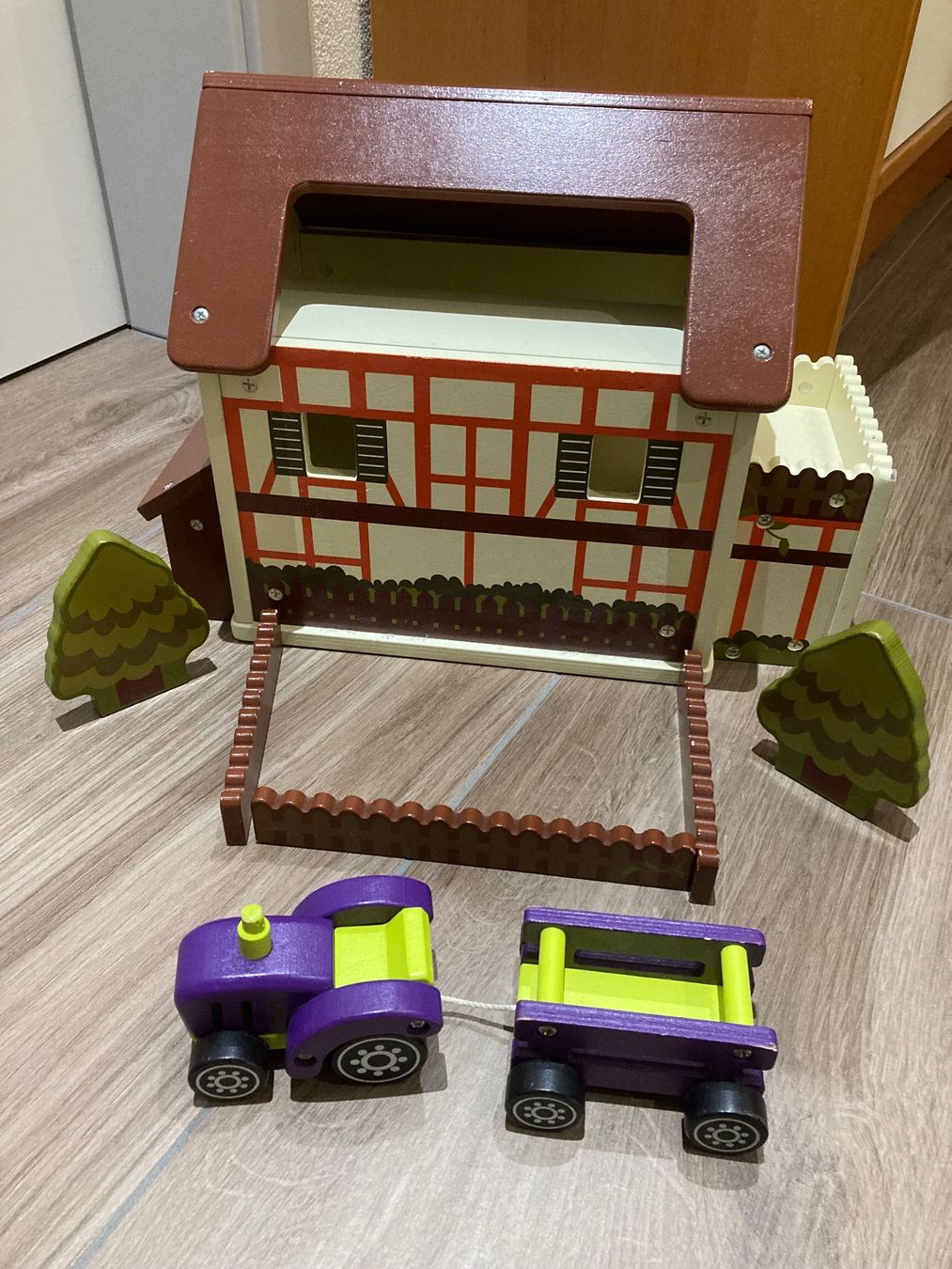 Hape Giocattoli: Hape Bauernhaus aus Holz – Usato da Affeltrangen venduto da fiorentina007