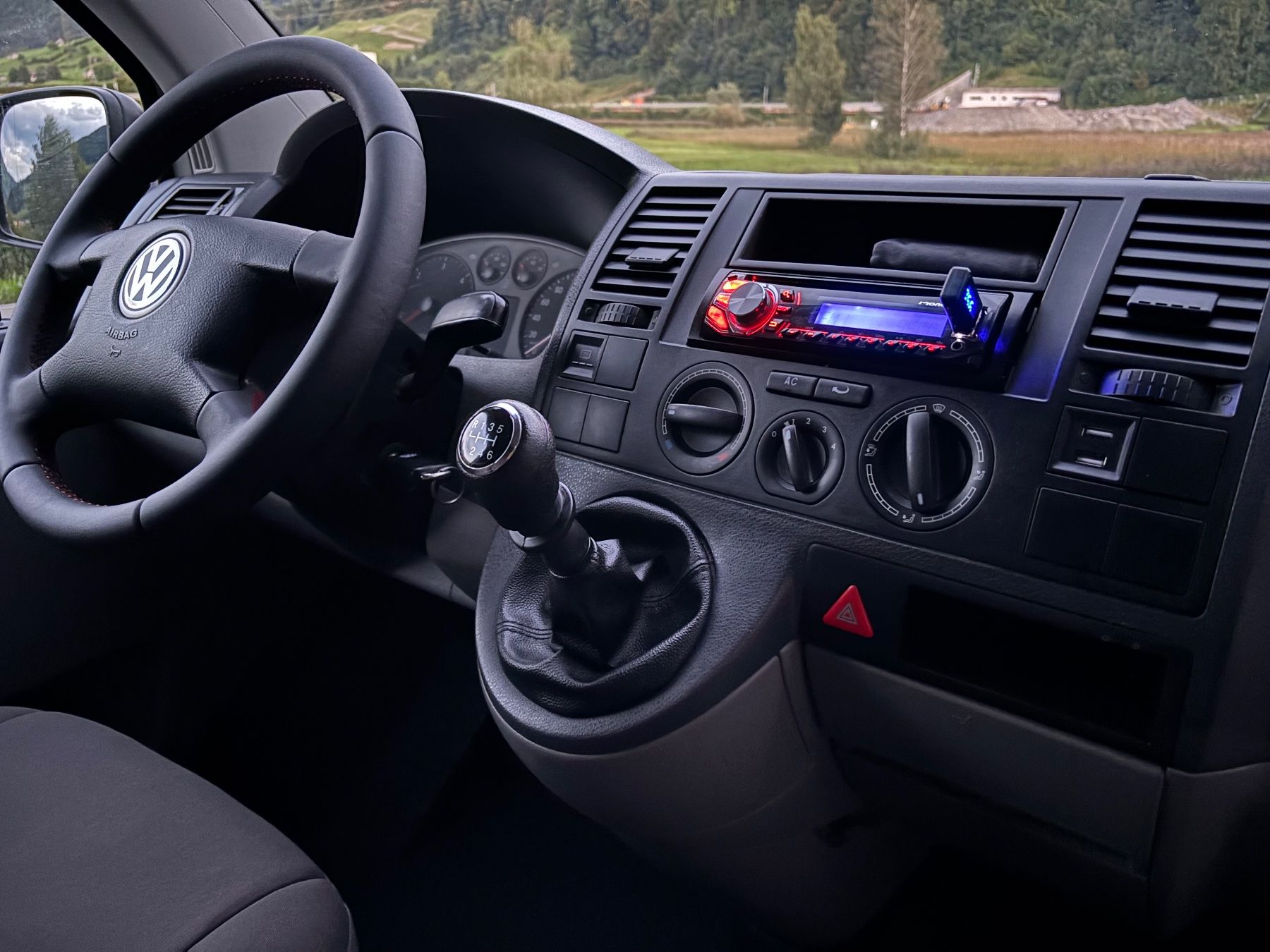 Véhicules utilitaires: VW T5 2.5 TDI 4x4 – D'occasion à Brunnen par Outdooro_Schweiz 6