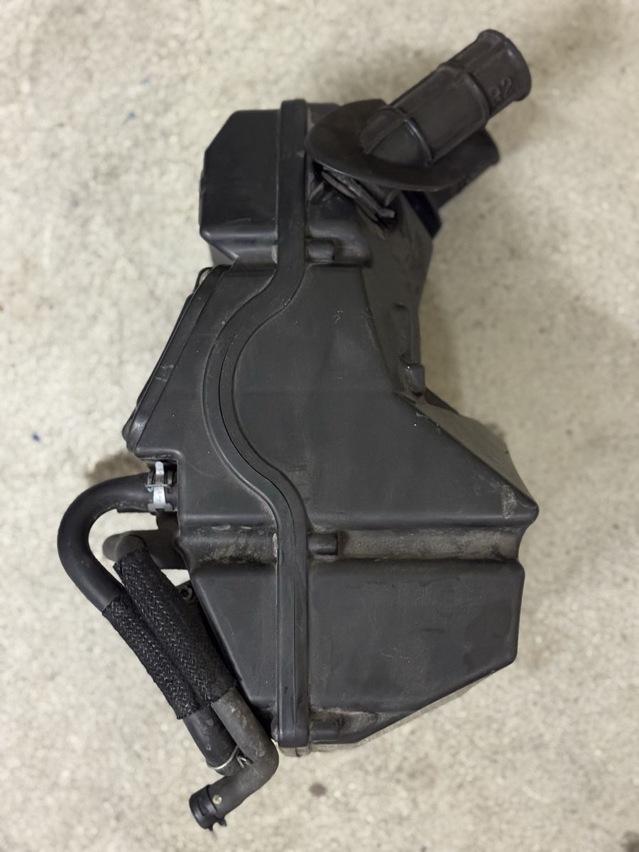 Yamaha Tutti i ricambio per moto: Luftfilterkasten YamahaT-Max 530 2012-2016 – Usato da Worb venduto da Peppebatta 1