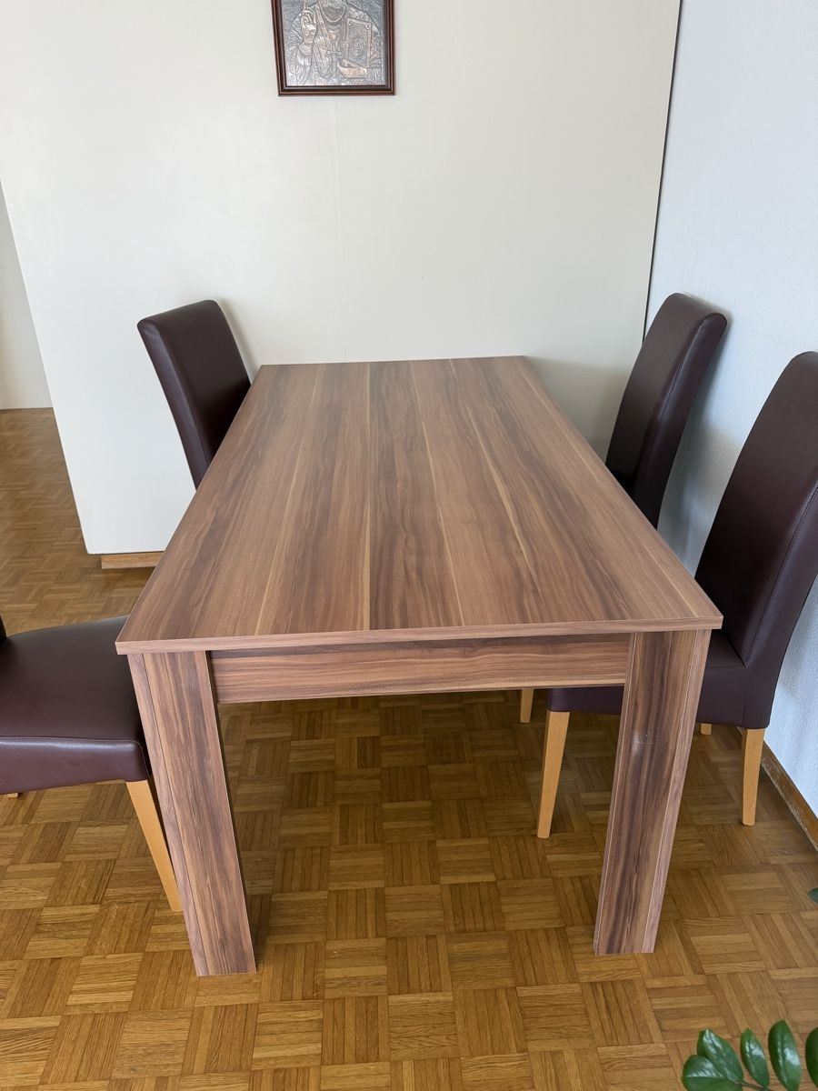 Set di tavolo e panche: Esstisch mit 4Stühlen – Usato da St. Gallen venduto da bil_jl7j