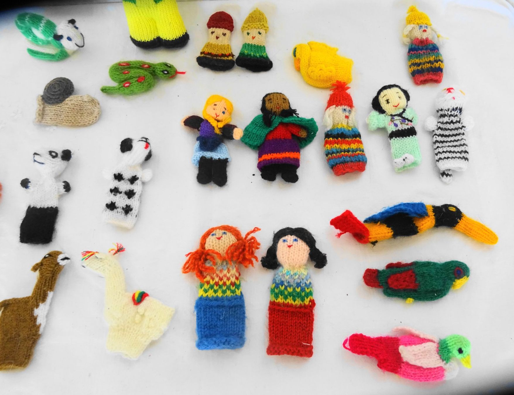 Bambole: Handgestrickte Fingerpuppen, 25er Set – Usato da Zürich venduto da Connie8 2