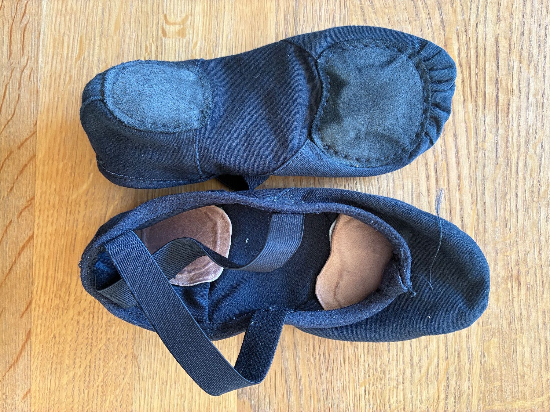 Decathlon Scarpe per ragazzi: Chaussons de danse noirs taille 32 – Usato da Confignon venduto da Gd8 1