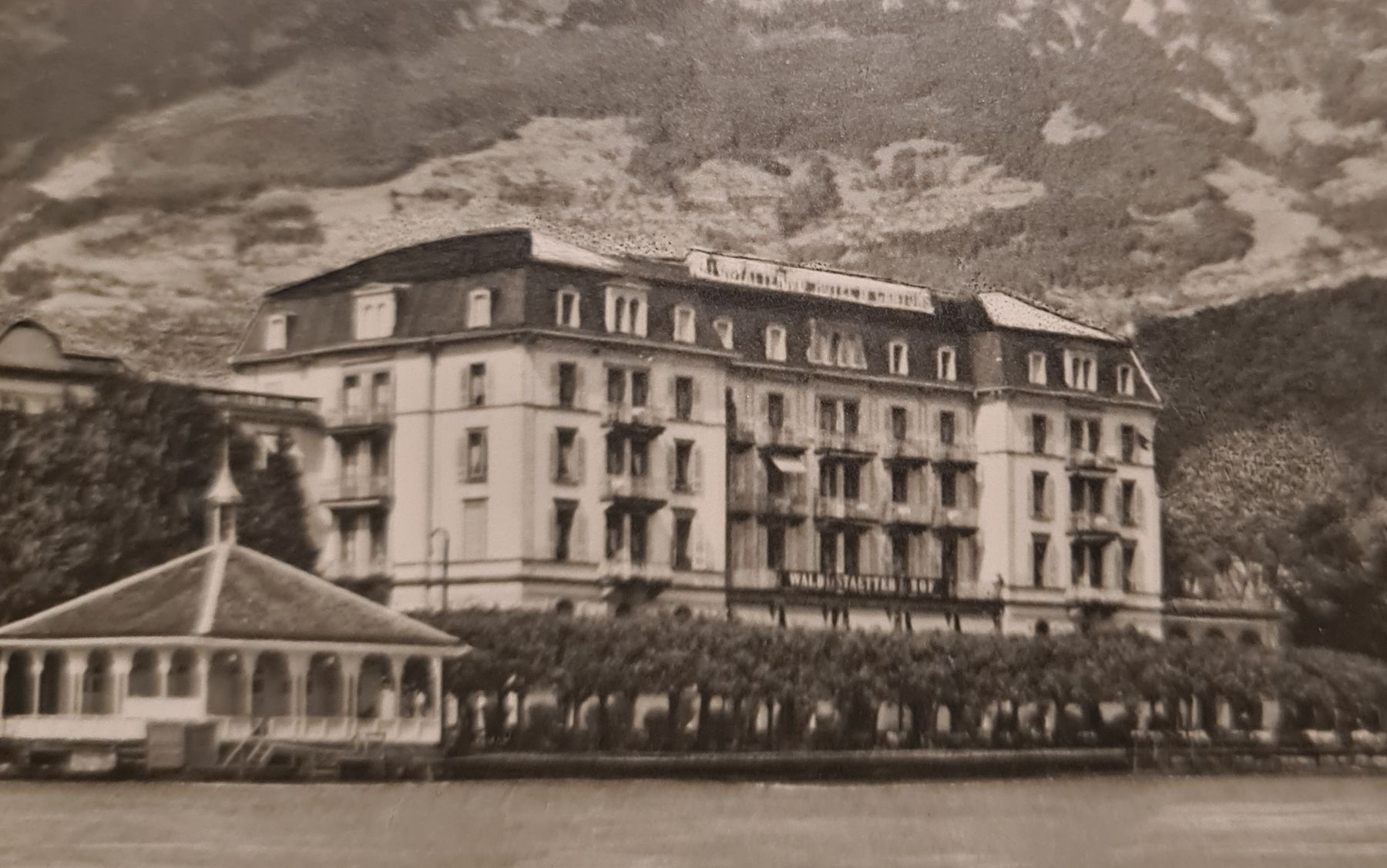 Cartoline postali: Brunnen Hotel Waldstätterhof – Usato da Ebikon venduto da Donar50 1