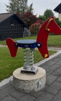 Spielplatz Pferd mit Feder