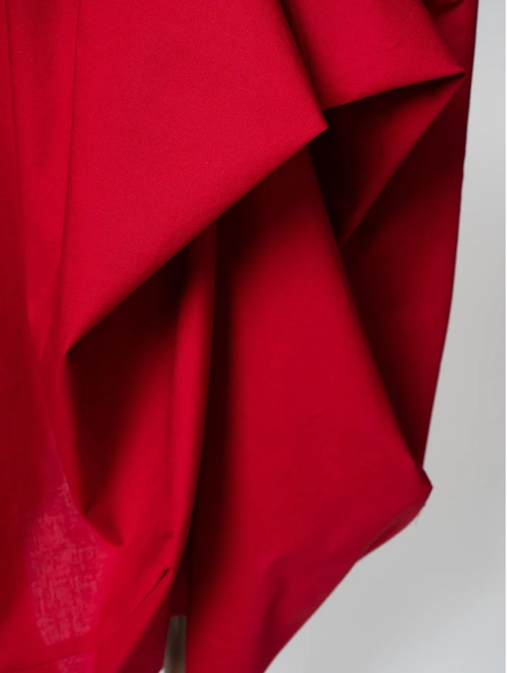 Kleider: Rotes Designer-Kleid - Aufregend, luxuriös, einzigartig – Neu und originalverpackt aus Zürich von Naebeli 6