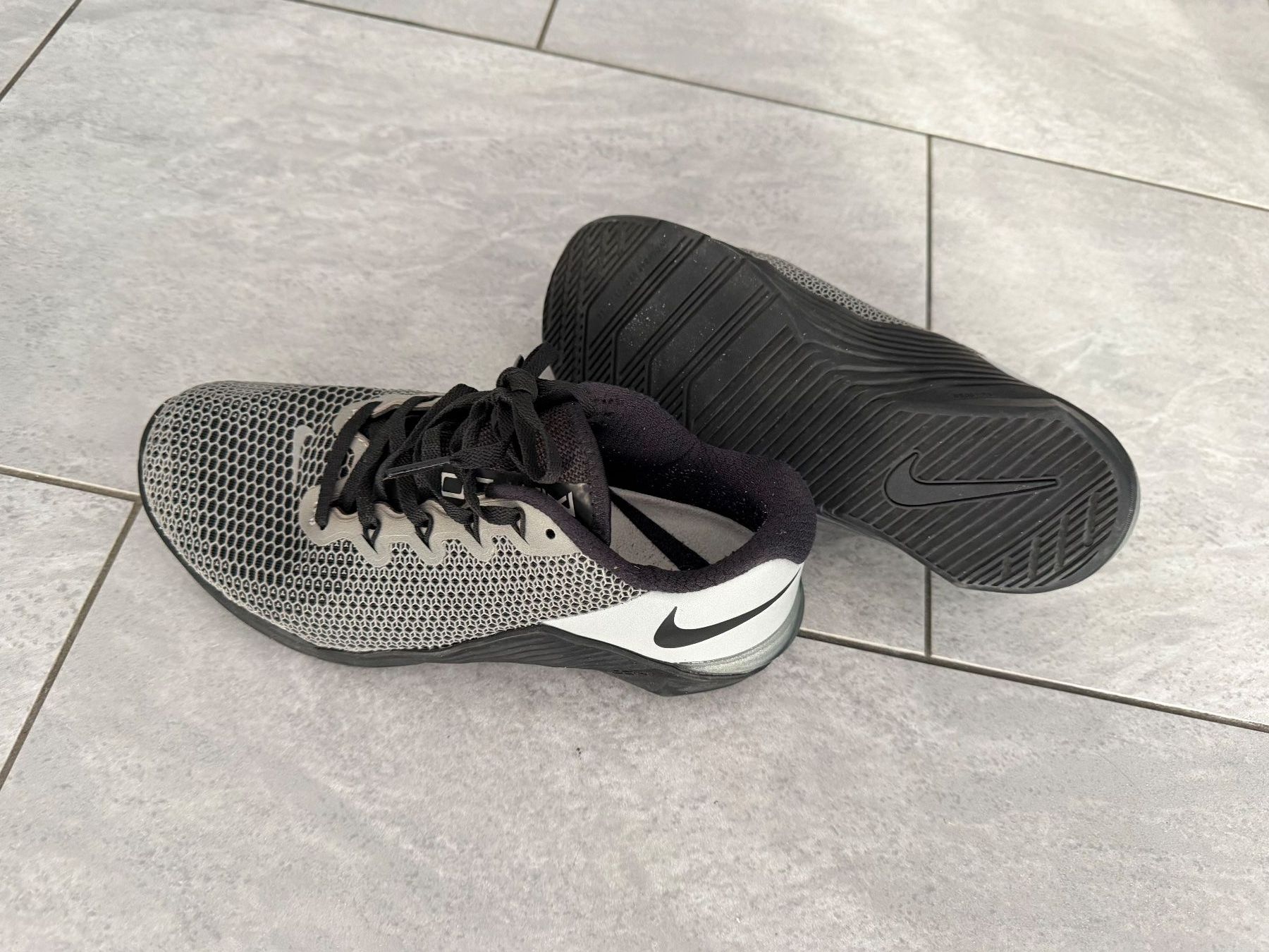Scarpe da donna: Trainingsschuh - Grösse 38 - Metcon 5 - Nike – Usato da Bülach venduto da Loredana13 2