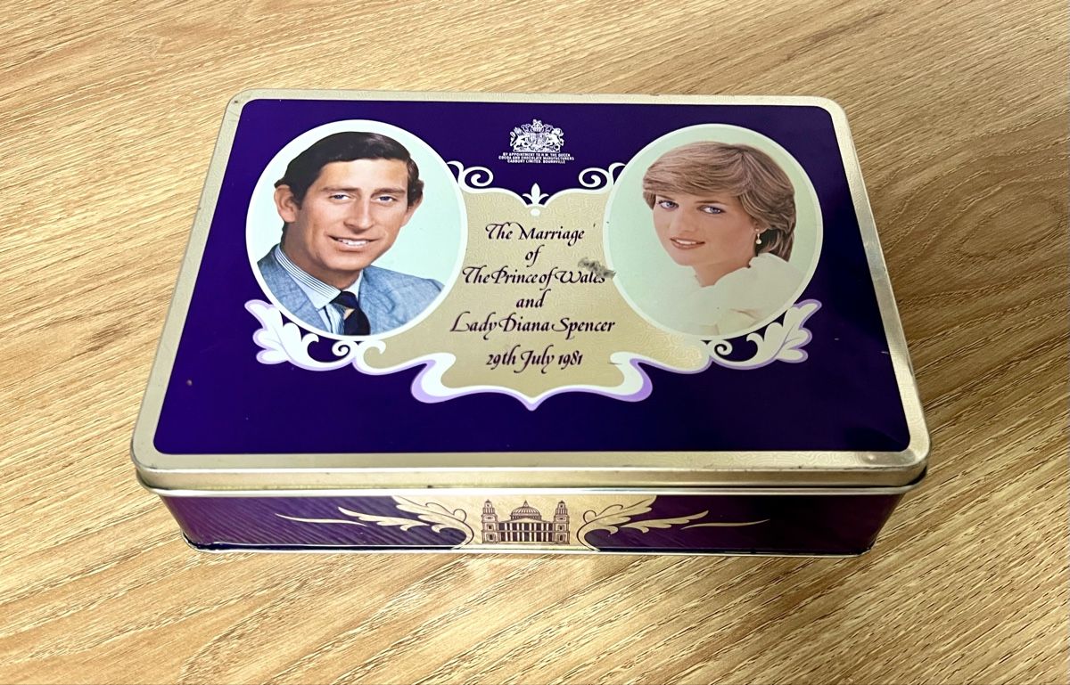 Contenitori & Simili: Lady Diana und König Charles Dose – Usato da Inwil venduto da TheSwissEagle 1
