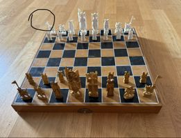 Schachspiel Figuren und Brett mit Holzkassette antiker Stil