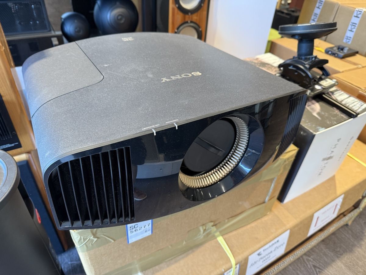 Sony Proiettori: Sony Beamer VPL VW 300ES – Usato da dietlikon venduto da avspalinger