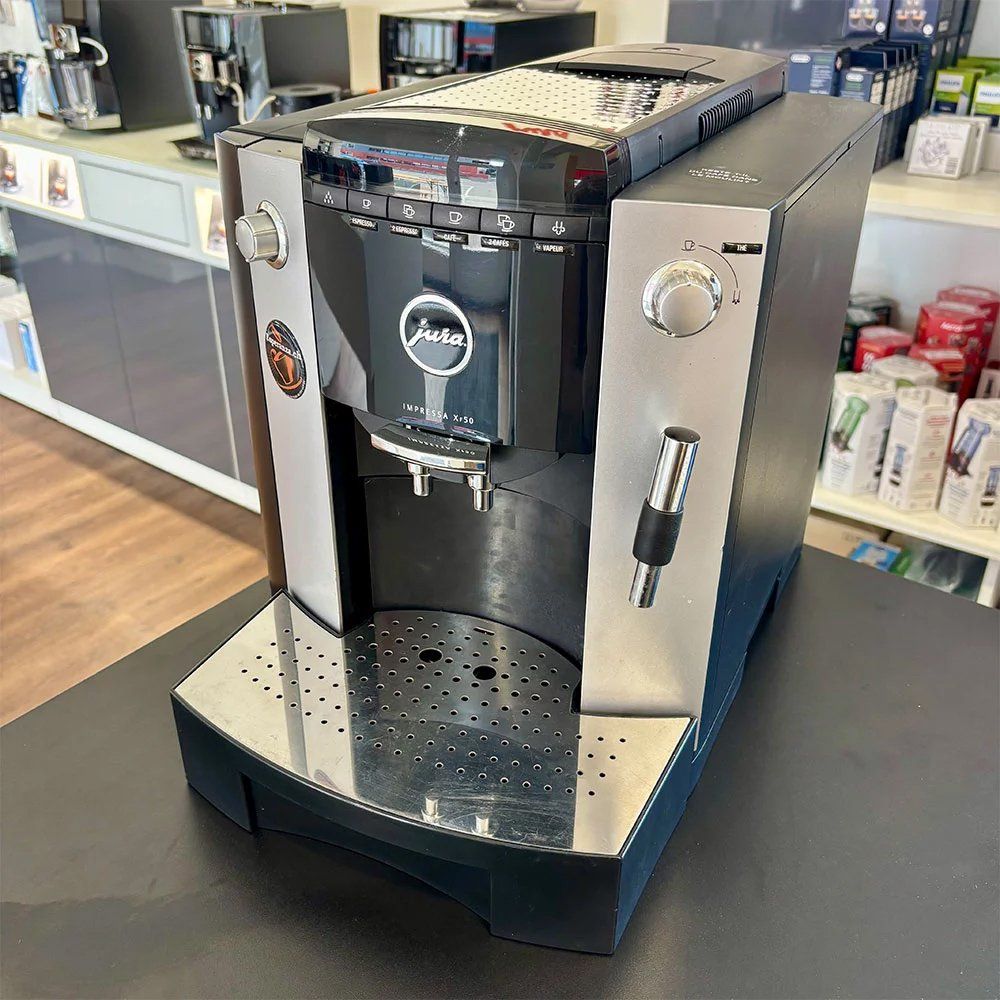 Jura Kaffeemaschinen & Espressomaschinen: Machine à café professionnelle JURA - XF50 – Gebraucht aus Botterens von oli_c5vk