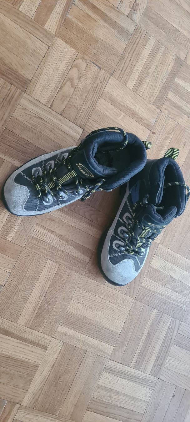 Everest Chaussures garçon: Wanderschuhe / Trekkingschuhe Everest, Grösse 34, Vibram! – D'occasion à Glattpark(Opfikon) par ejo_m8fr